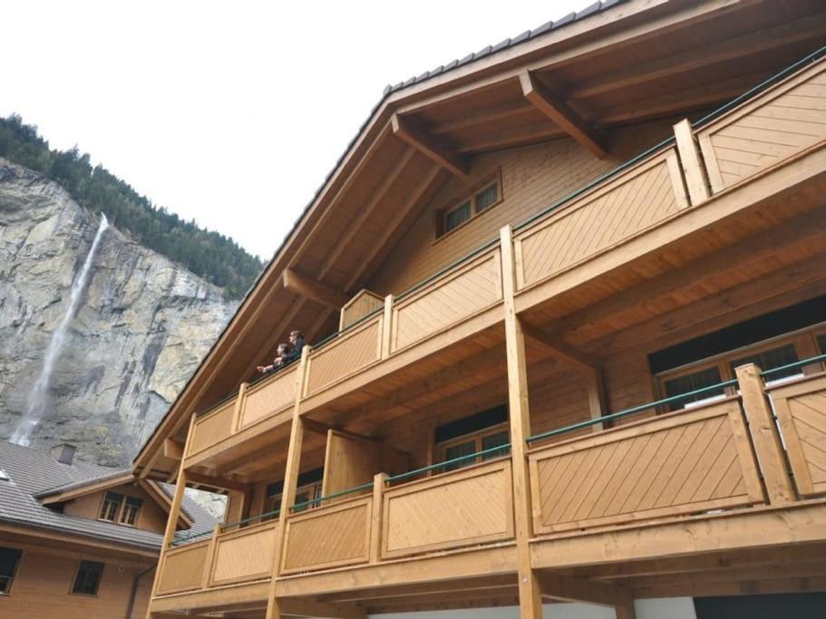 Charming Penthouse Apartment เลาเทอร์บรุนเนน ภายนอก รูปภาพ