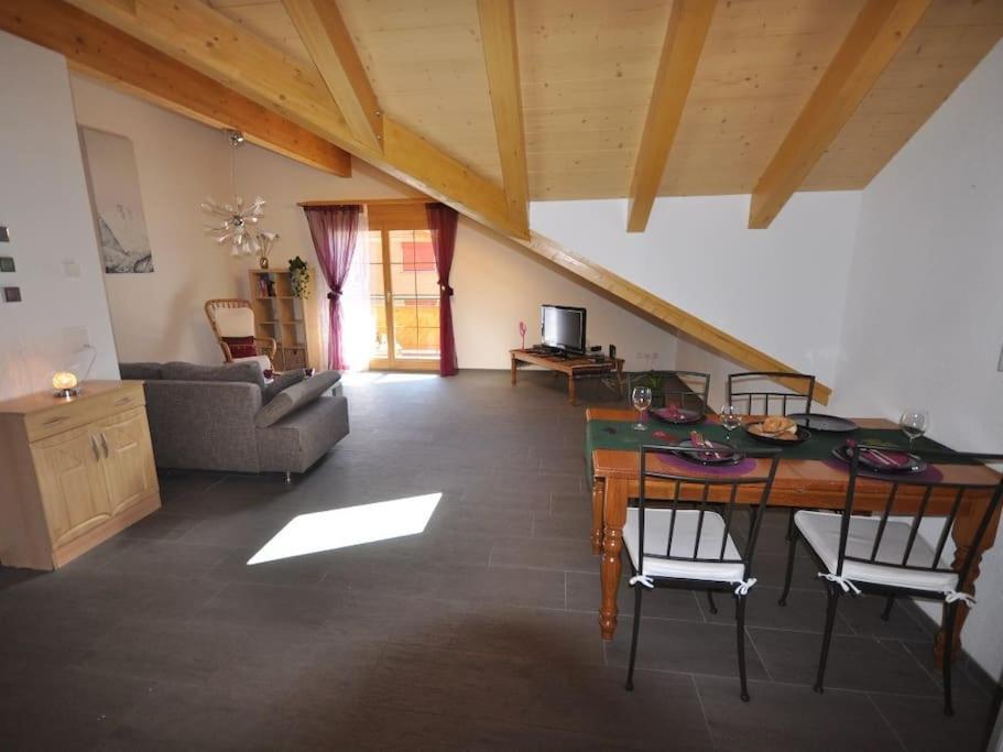 Charming Penthouse Apartment เลาเทอร์บรุนเนน ภายนอก รูปภาพ
