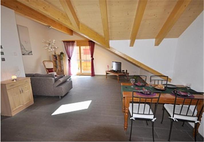Charming Penthouse Apartment เลาเทอร์บรุนเนน ห้อง รูปภาพ